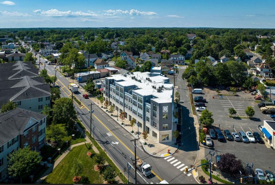 Beacon on Main Aerial